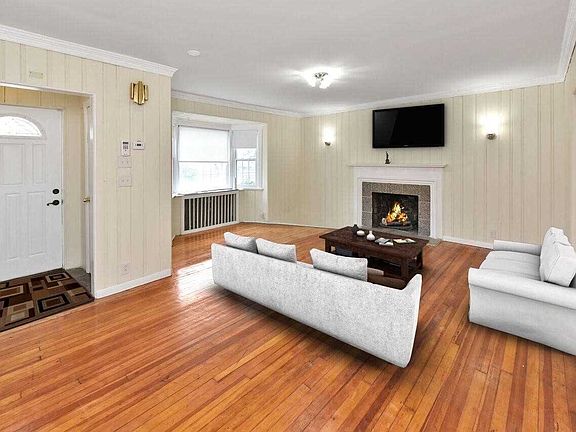 3rd image of 240 Wilson Ave