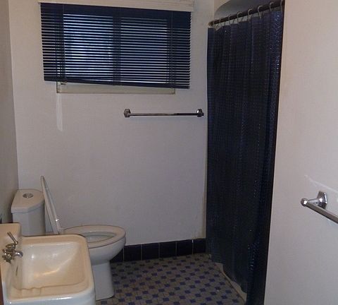 3rd image of 630 Wellesley Dr NE