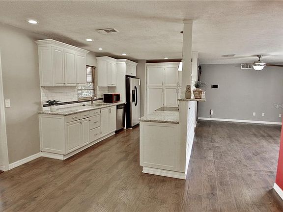 5th image of 11701 Fife Ave