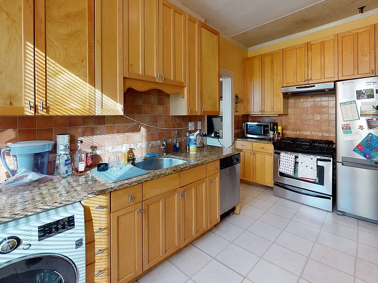 129 Chiswick Rd #12 — Photo 2