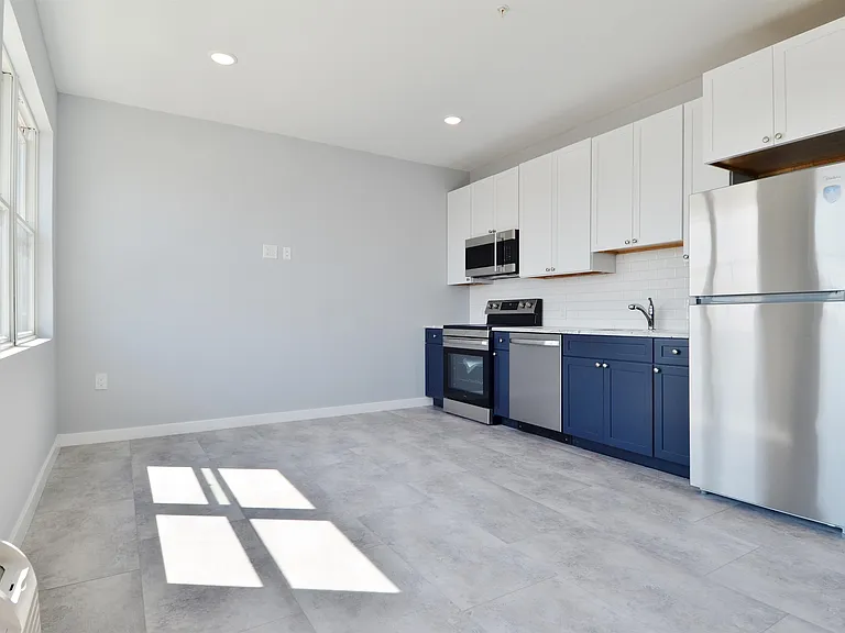 82-84 E 31st St #203 — Photo 3