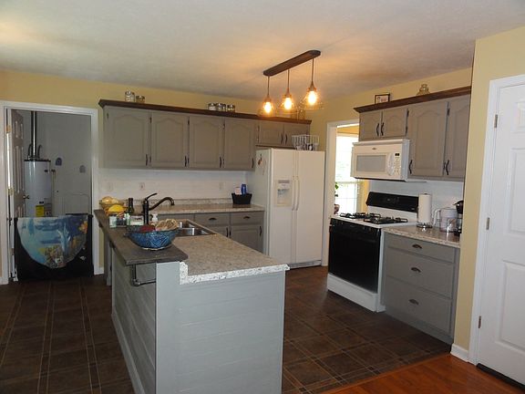 3rd image of 3373 Brookstone Dr