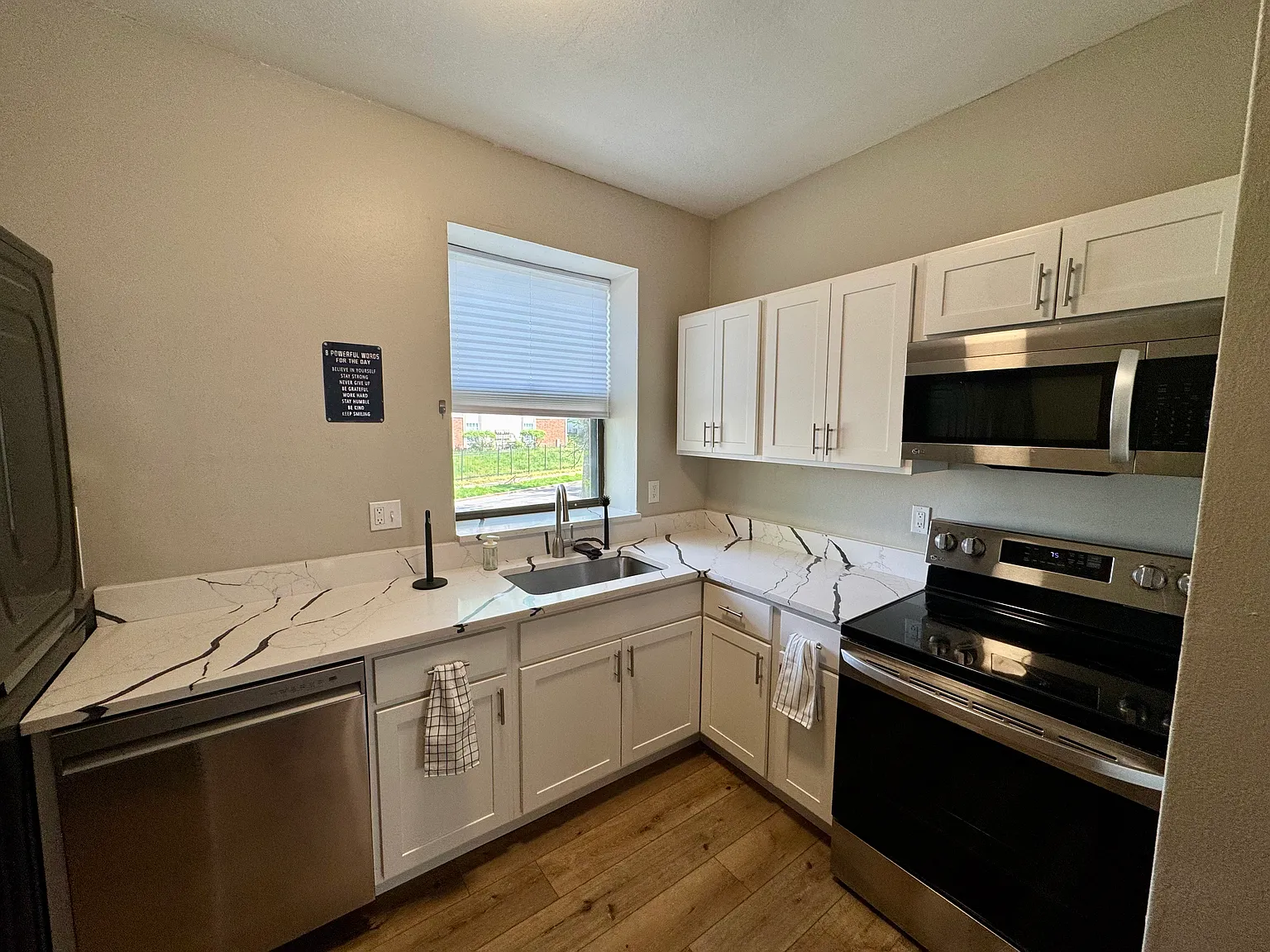 2 bed, 800 sqft, $1,350 — Photo 2