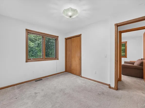 5001 Mohawk Blvd, Clarkston, MI 48348