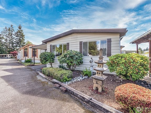 3rd image of 18501 52nd Avenue W #22