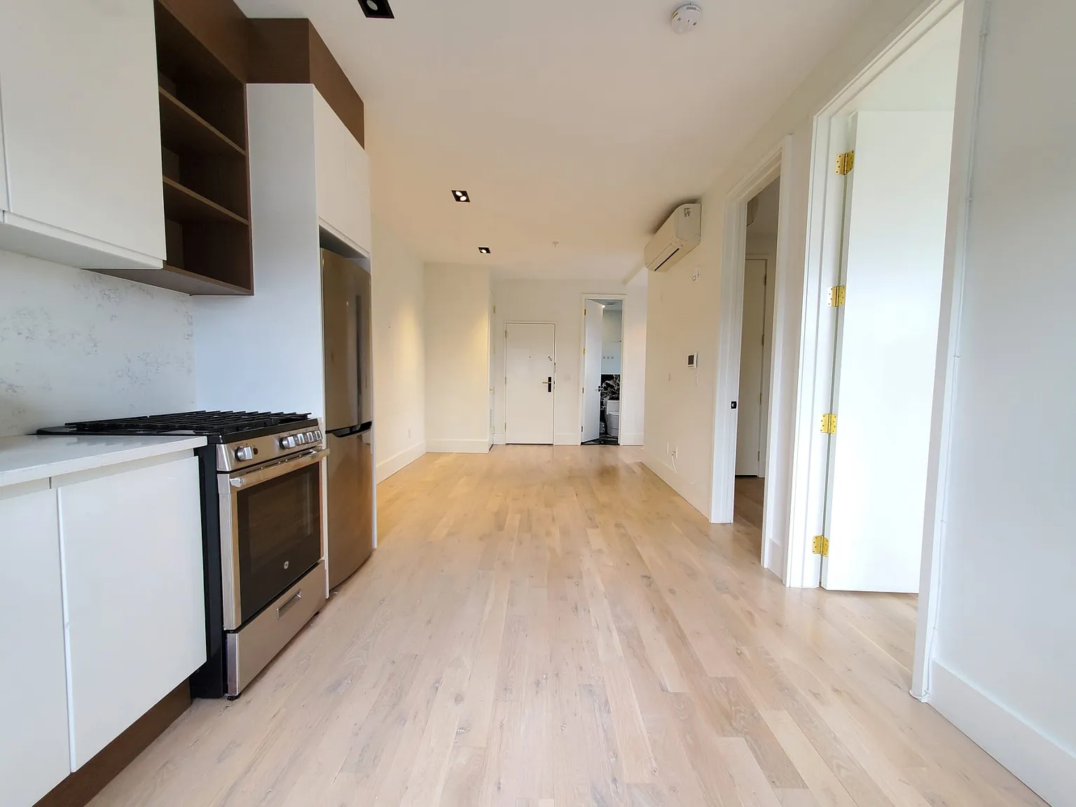 Studio, 500 sqft, $2,100 — Photo 2