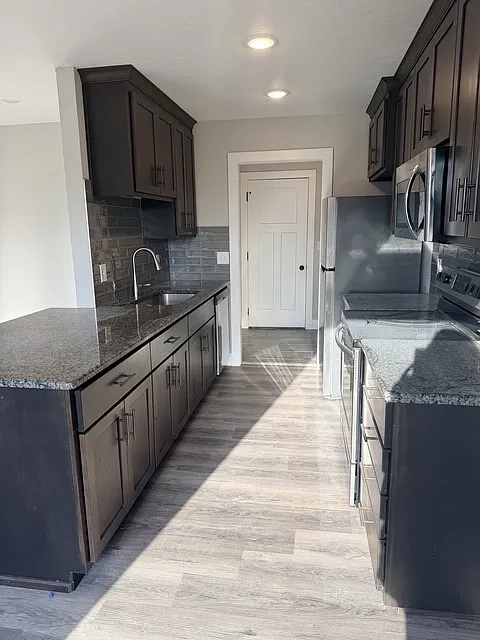 3 bed, 2.0 bath, 1362 sqft, $1,795 — Photo 3