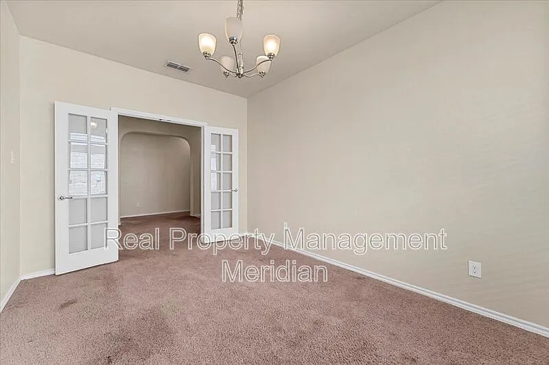 4 bed, 2.0 bath, 2193 sqft, $2,375 — Photo 4