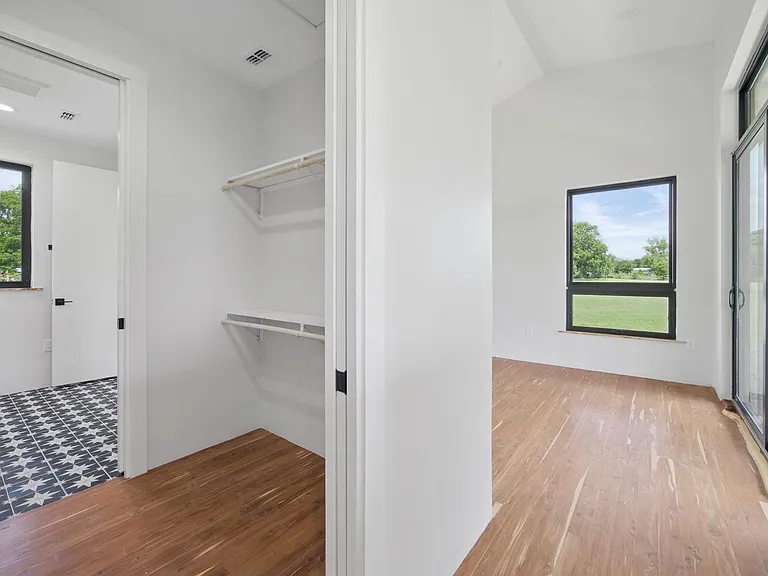 1800 Man O War Dr — Photo 33