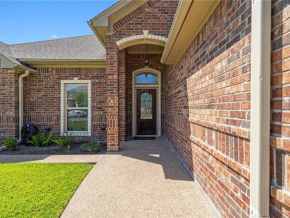 3rd image of 112 Hollygrove Dr