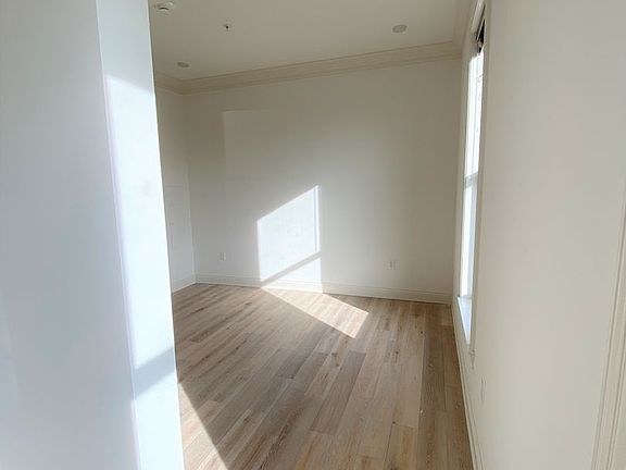 4th image of 40 E Lincoln St #204
