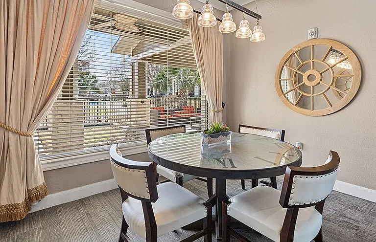 Parkway Grande Apartment Homes — Photo 14