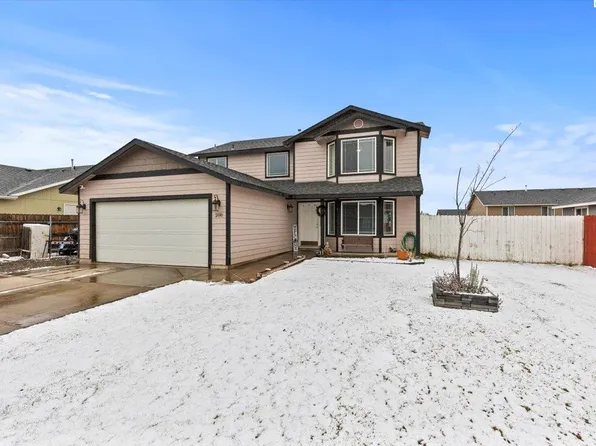 208 Saint Helens Ave, Moxee, WA 98936