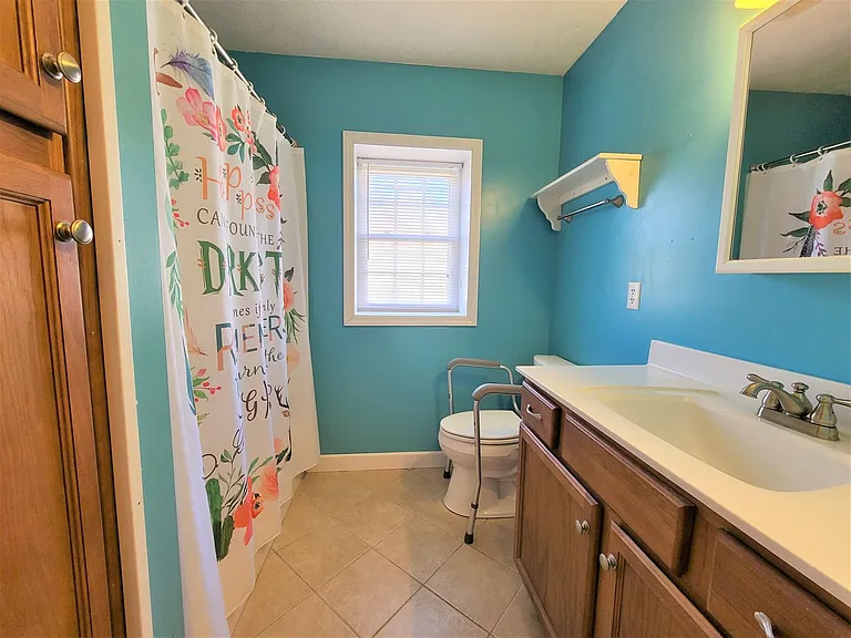 121 Fairfax Rd — Photo 18