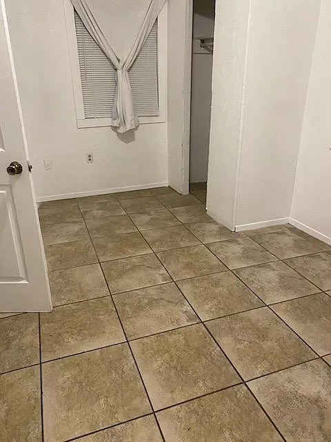 3 bed, 980 sqft, $950 — Photo 3