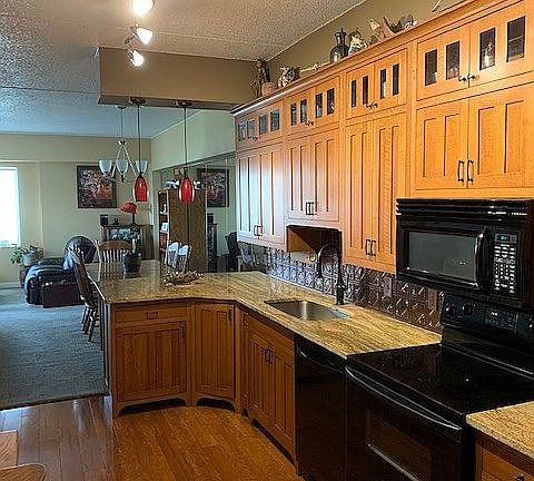 Amish Built Cabinets/Granite