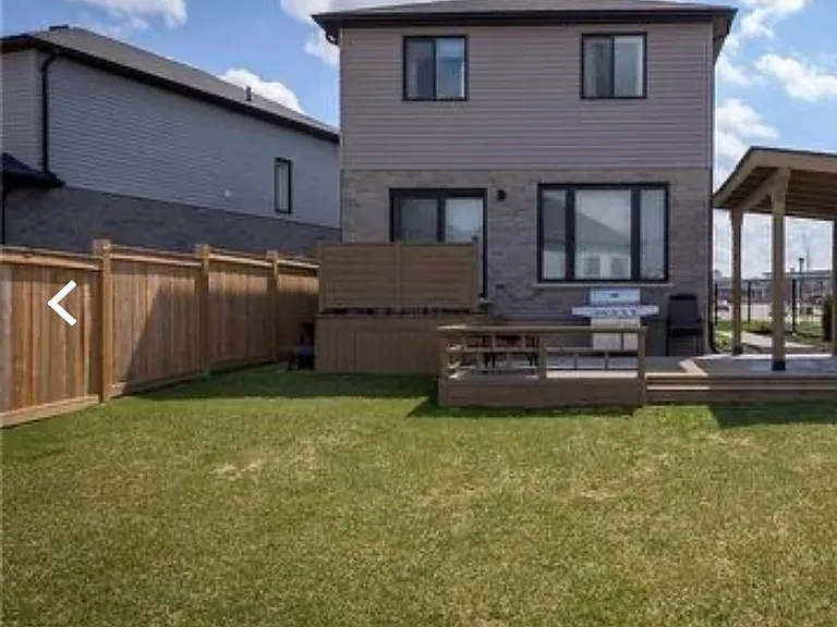 1942 Foxridge Cres — Photo 24