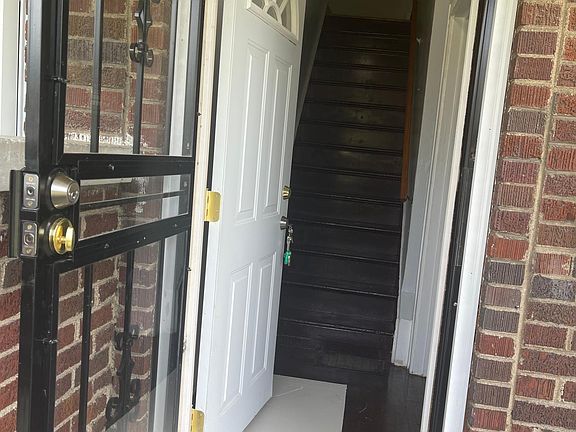 4th image of 2919 Glendale St