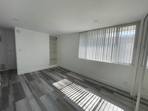 1277 Barry Ave #7 Photo 1