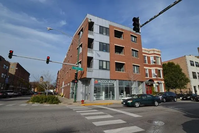 1354 W Augusta Blvd #1