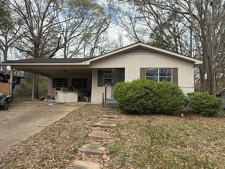 228 Catalina Cir — Photo 2