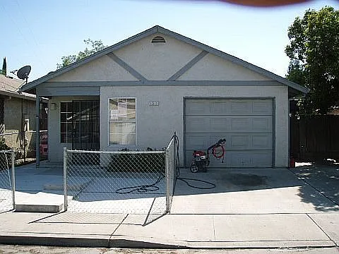 1511 Vine Cir photo 1