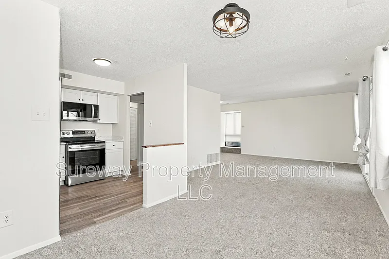 3 bed, 2.5 bath, 1362 sqft, $2,750 — Photo 3
