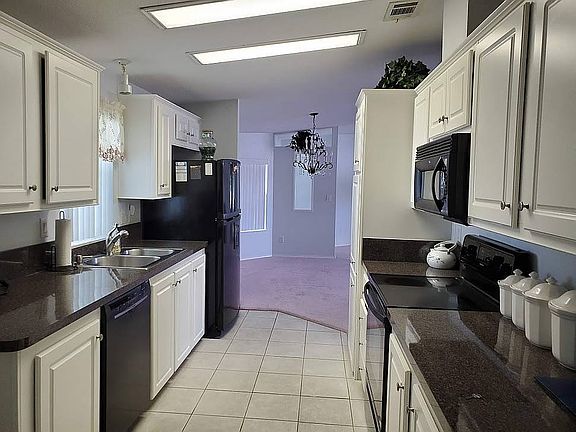 4th image of 12 Ashbury Ln