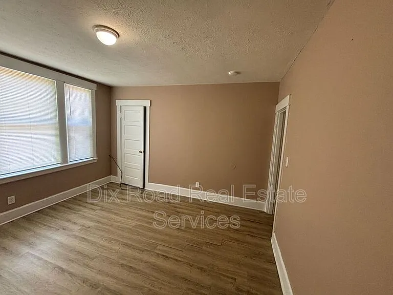 704 Baltimore St — Photo 4
