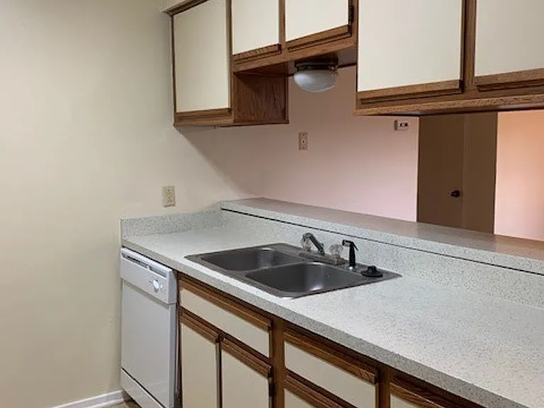 218 N Texas Blvd — Photo 22