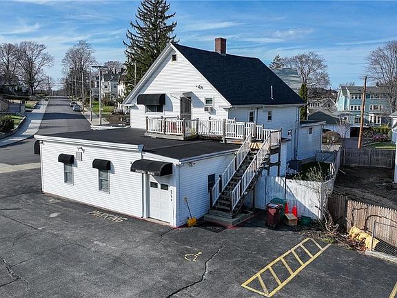 3rd image of 185 Spring St