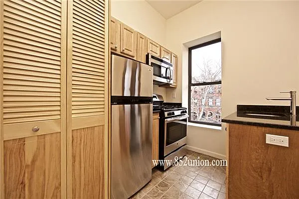 Rented by R New York | media 8