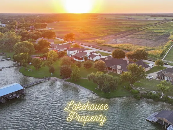 129 Lakeshore Dr, Waxahachie, TX 75165