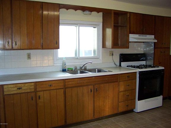 5th image of 23 Morgan Ave