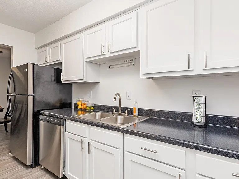 Willow Apartments — Photo 6
