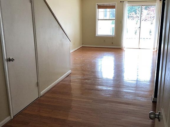 4th image of 111 Kingsbury Dr