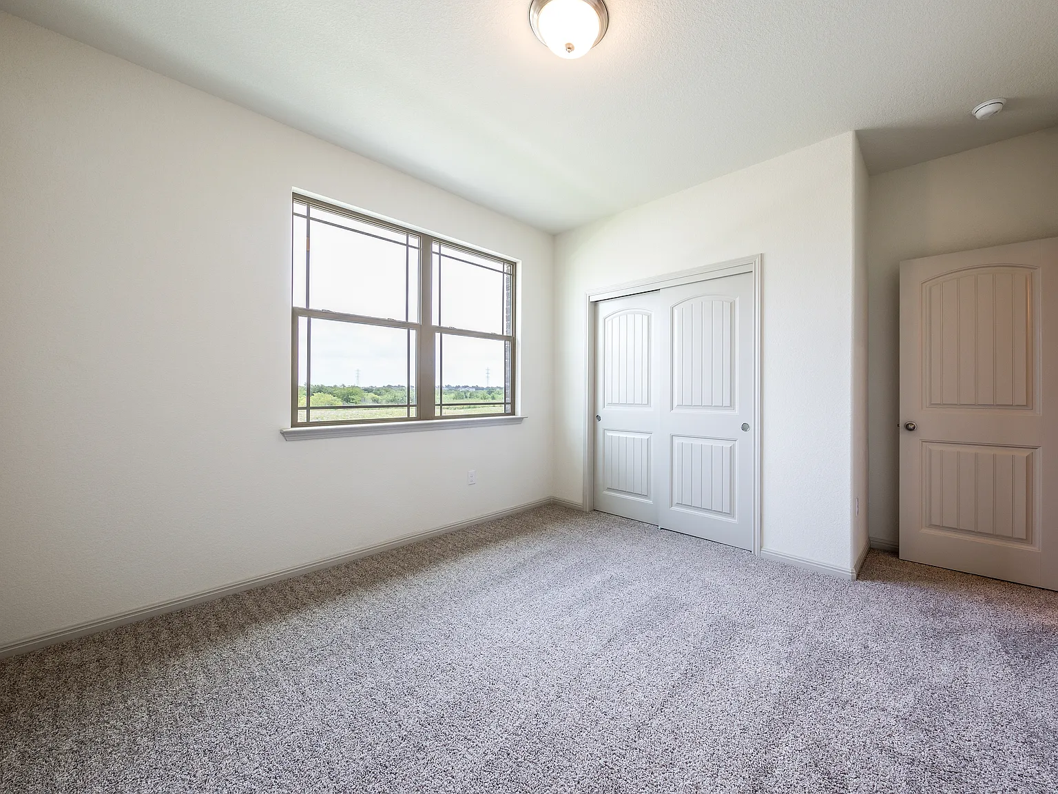 3 bed, 1952 sqft, $2,150 — Photo 4