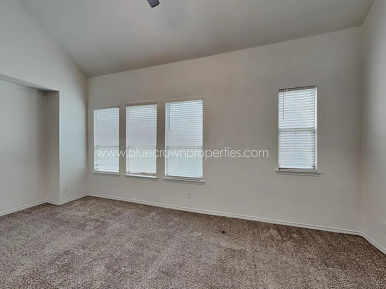 2431 Klamath Dr — Photo 8
