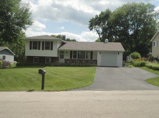 3S054 Cypress Dr, Glen Ellyn, IL