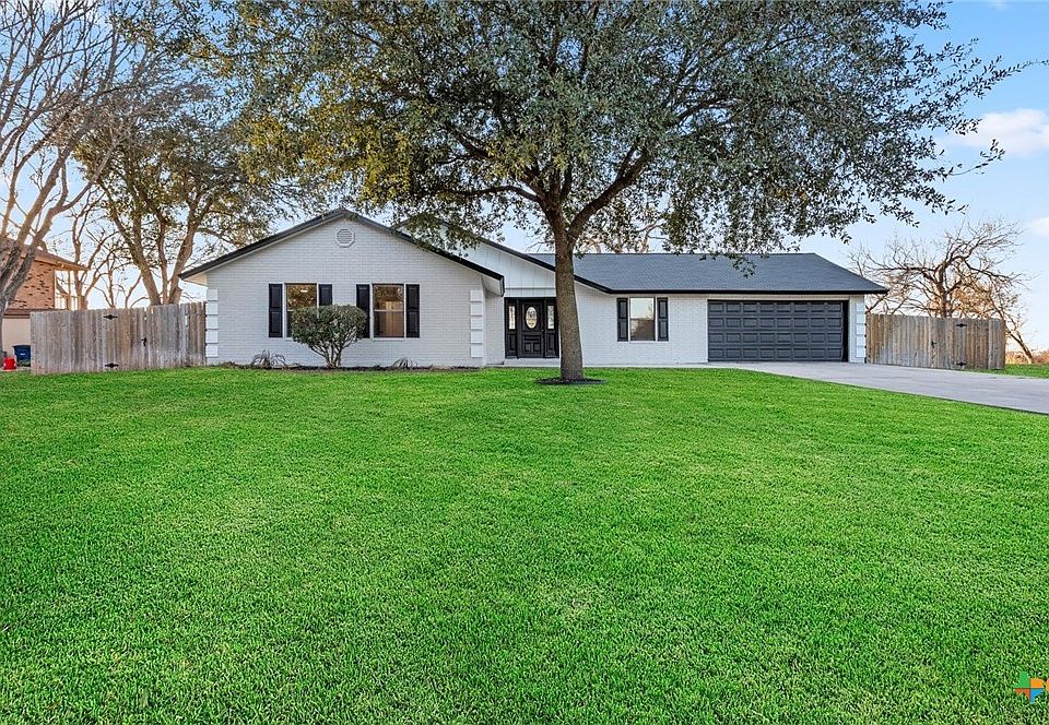 1st image of 300 Ridge Crest Dr