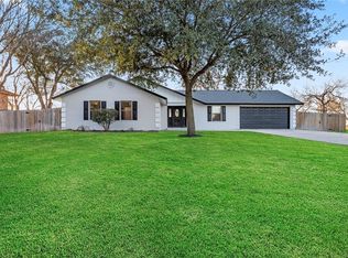 300 Ridge Crest Dr, Seguin, TX 78155