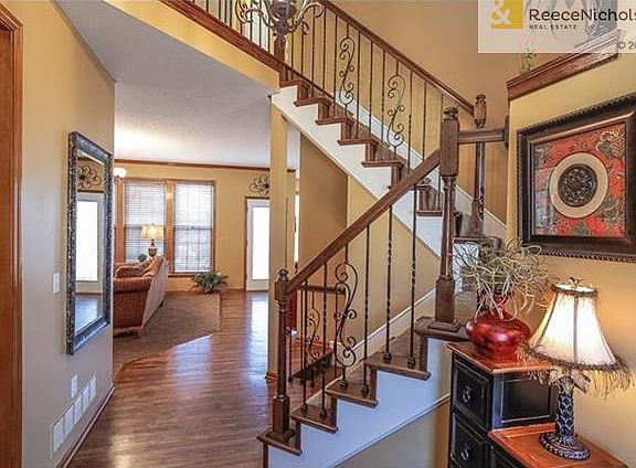 BEAUTIFUL Foyer w/Newly Refinished Hardwoods!