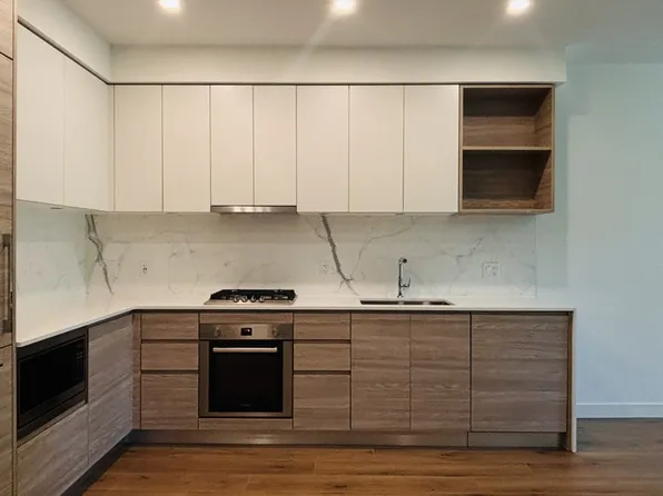 595 Austin Ave #303, Coquitlam, BC V3K 0G7