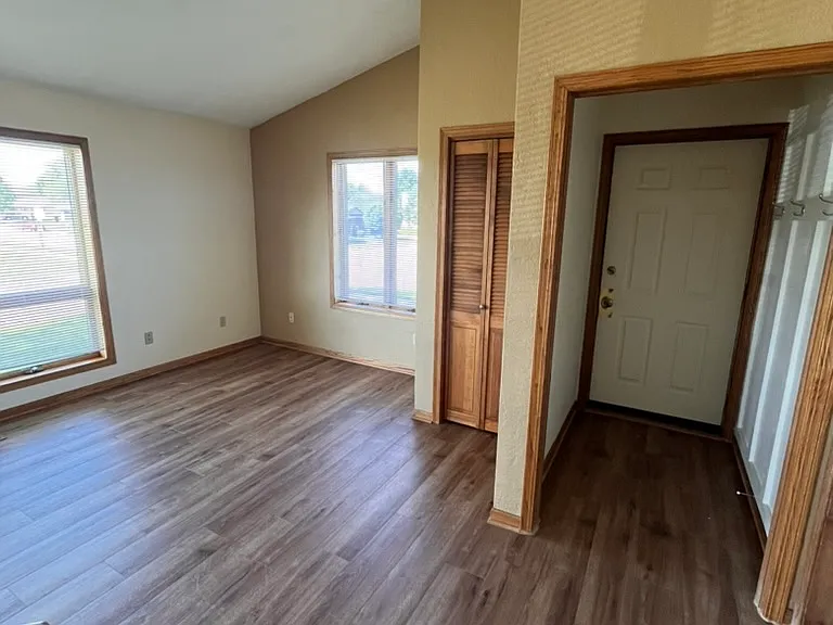 313 Southbound Dr — Photo 3