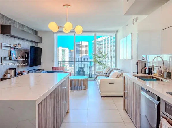 90 SW 3rd St APT 3703, Miami, FL 33130