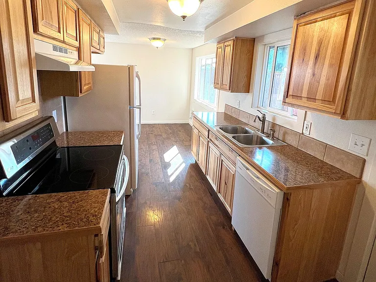 765 SE Russell St — Photo 11