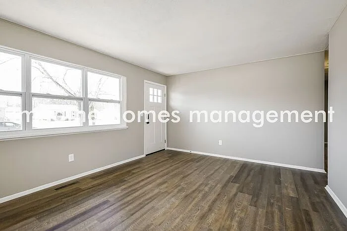 3 bed, 1.0 bath, 950 sqft, $1,795 — Photo 2