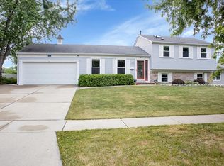 126 Cumberland Dr, Schaumburg, IL 60194