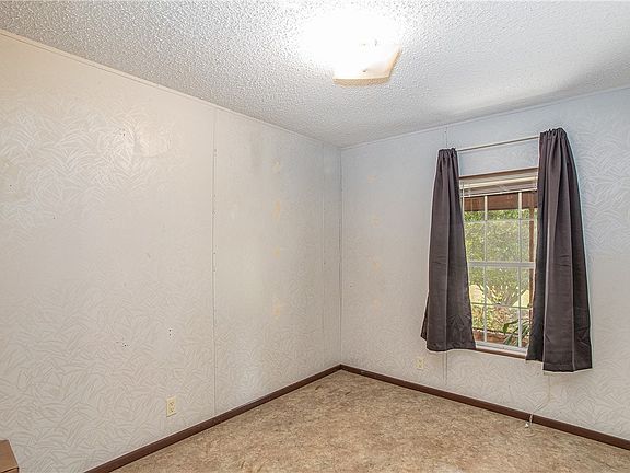 4th image of 44608 Sandy Ford Rd