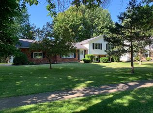 5 Old Hempstead Ct, East Amherst, NY 14051